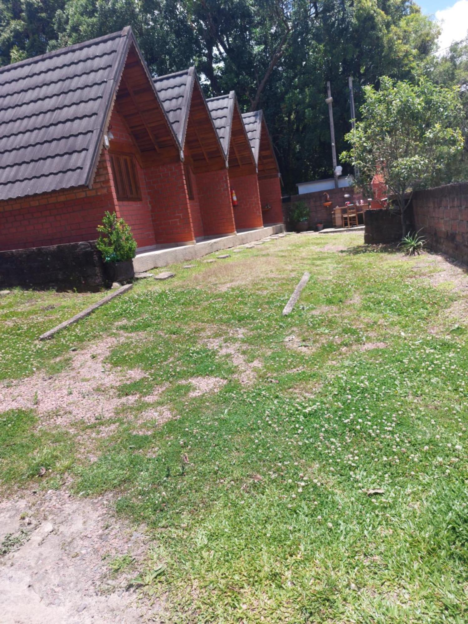 Pequena Pousada Pernottare Estacionamento Frente E Lado Publico Privado Gramado Dış mekan fotoğraf