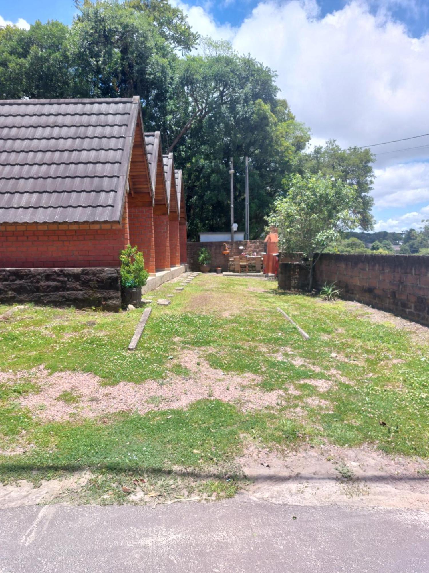 Pequena Pousada Pernottare Estacionamento Frente E Lado Publico Privado Gramado Dış mekan fotoğraf